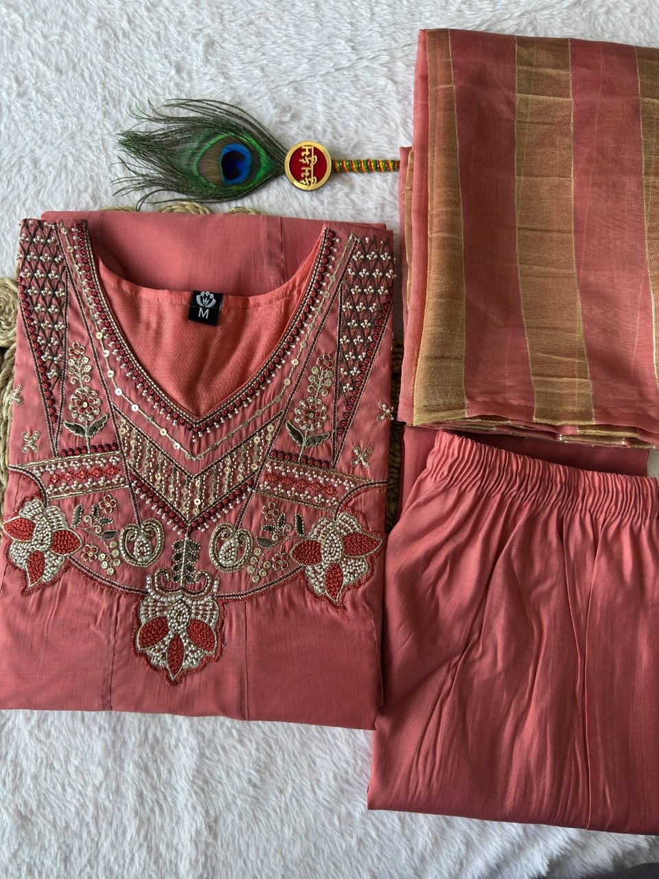 Gajri Premium Mull Chanderi Embroidered Kurta Pant Dupatta Set