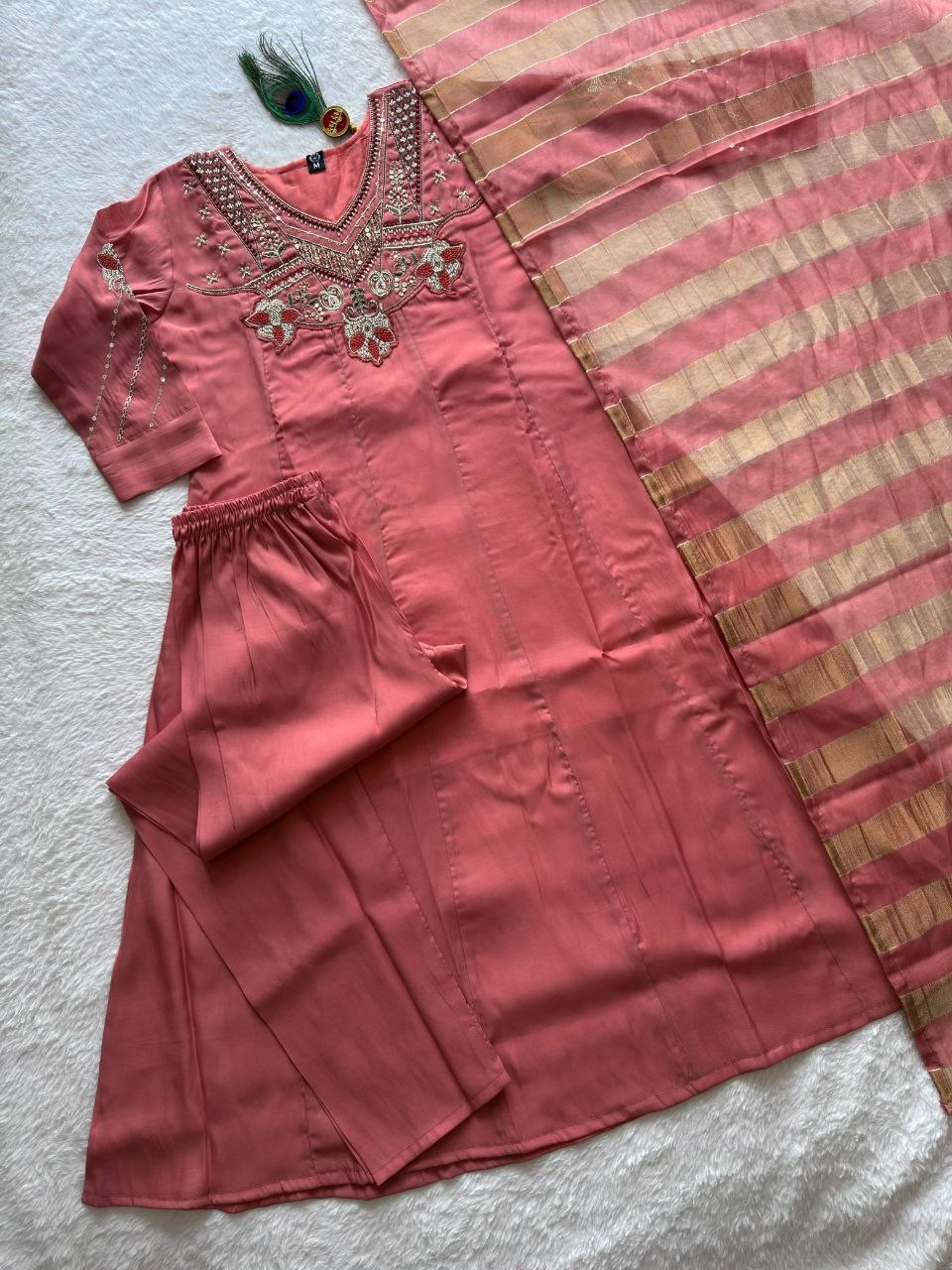 Gajri Premium Mull Chanderi Embroidered Kurta Pant Dupatta Set