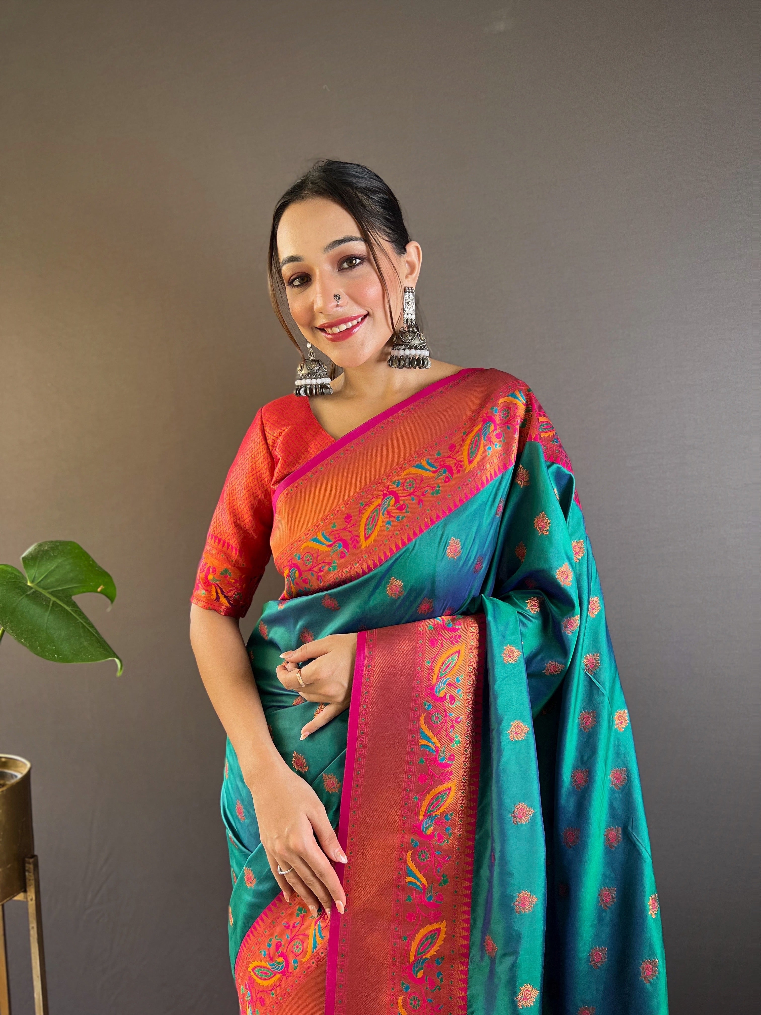 Women Grnpink Design Silk Paithani Saree