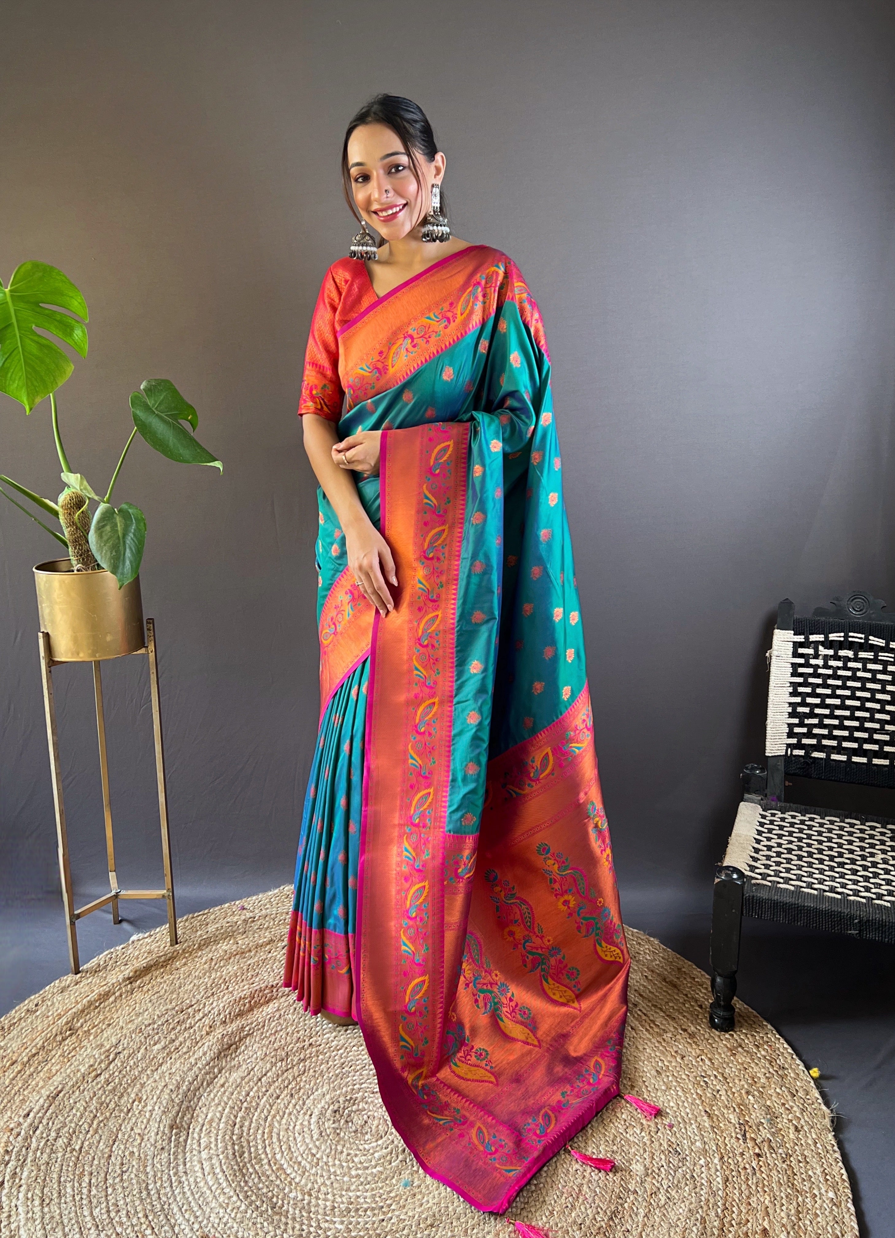 Women Grnpink Design Silk Paithani Saree